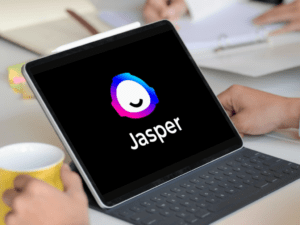 Tablette avec le logo de Jasper AI sur l'écran. Ce produit fait parti de la stratégie AI de LANE Digital